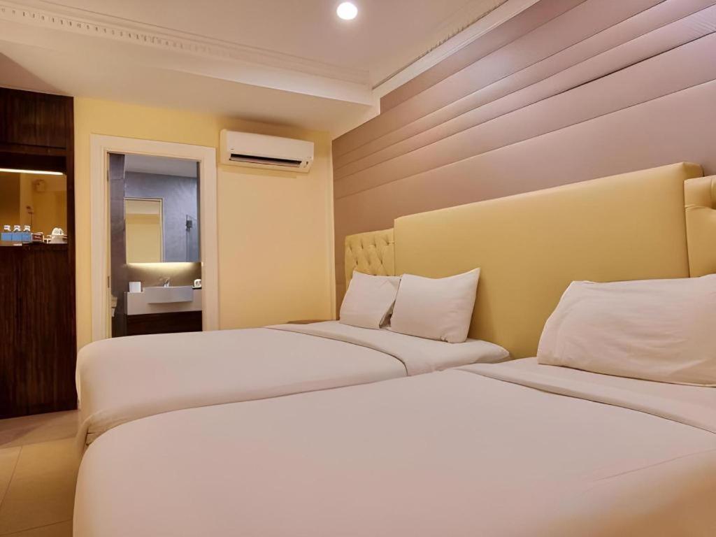 Ritzton Hotel Johor Bahru Exterior photo