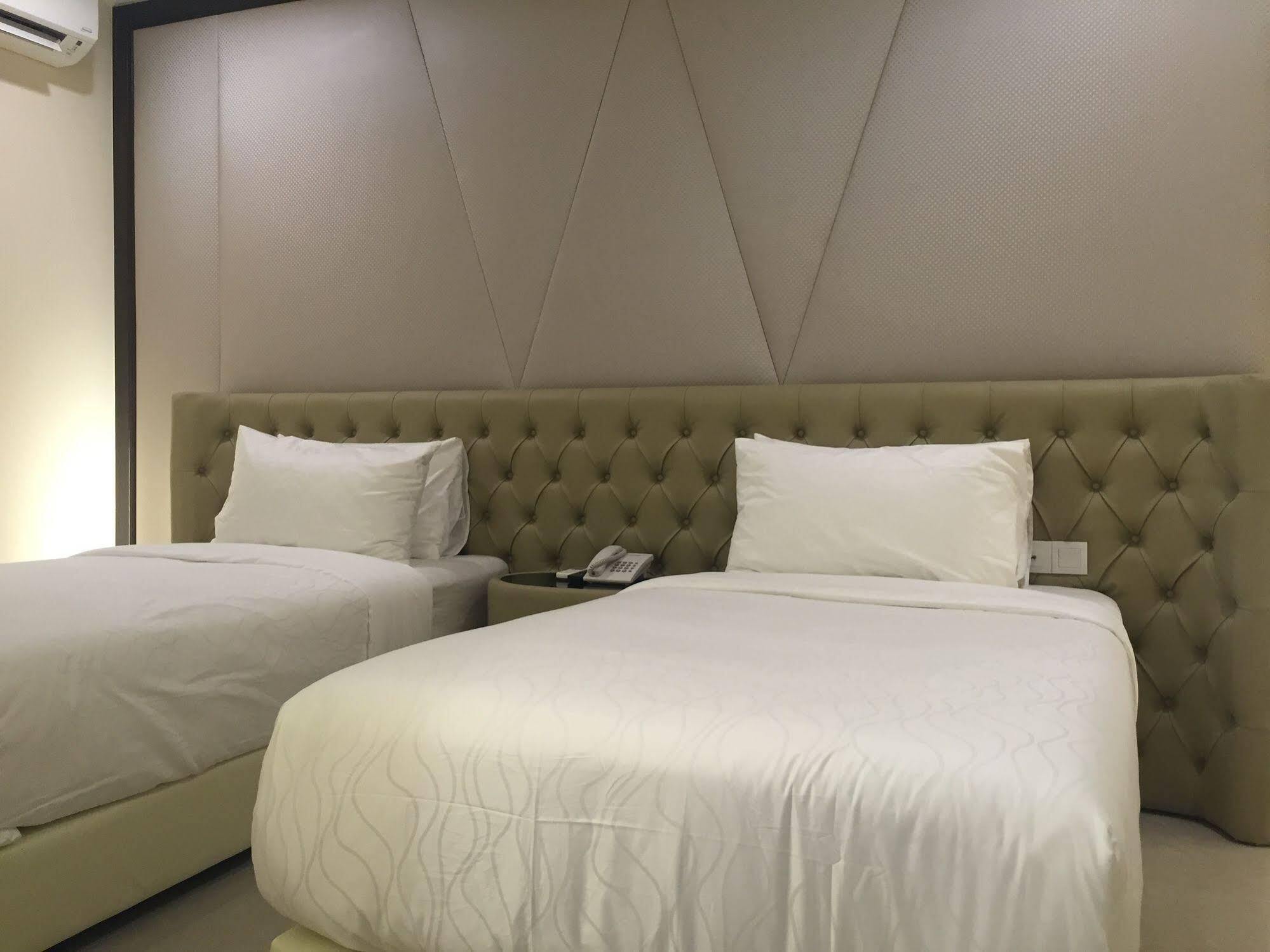 Ritzton Hotel Johor Bahru Exterior photo